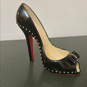 Black and Red Studded Peep-Toe Decor